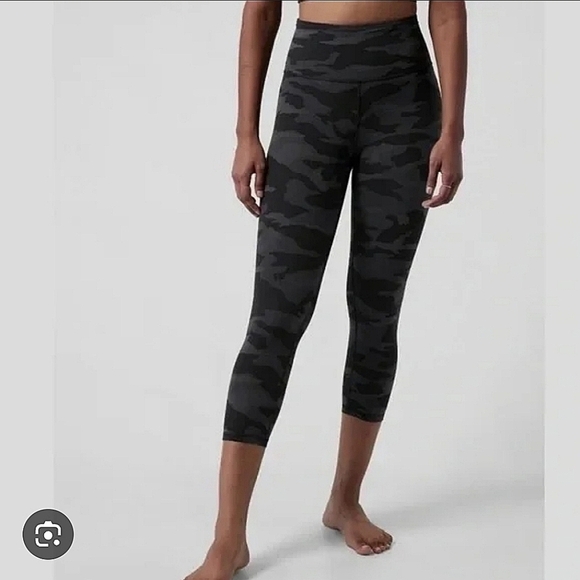 VGUC Athleta Elation Camo 7/8 tight Black Grey Small - Picture 1 of 12